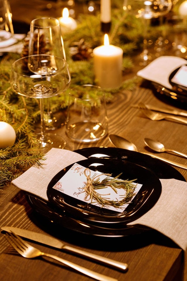 fancy and elegant christmas dinner table