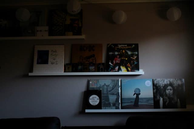 Displaying albums on a floating shelf
