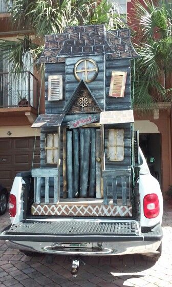 Haunted house decoration for Halloween on the trunk