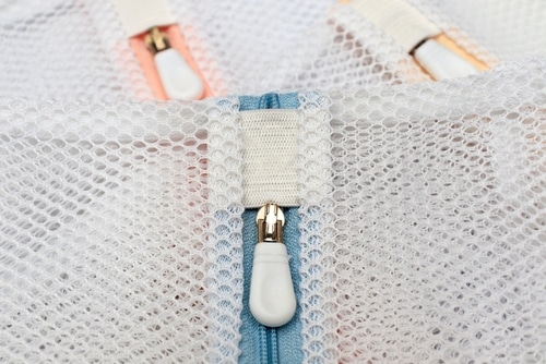 A closeup picture of a laundry mesh bag zipper.