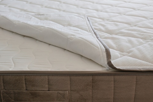 A mattress protector with zipper