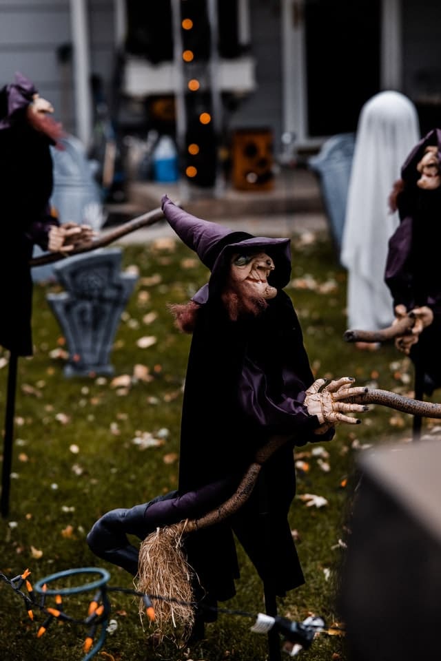 witches figurines witches Figurines house front halloween decorations